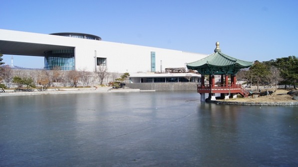 National Museum in Korea; photo by Julio Moreno