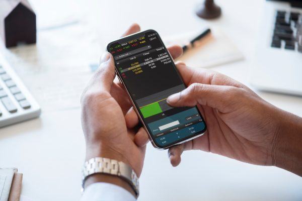 financial planning tips for travelers - investing