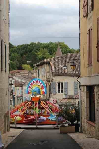 Montcuq Juxtaposition!