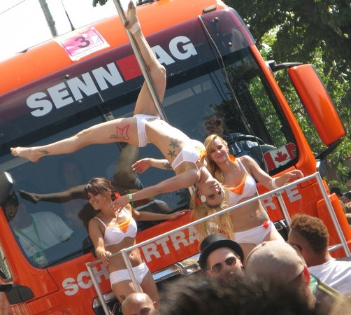 there are even pole dancers