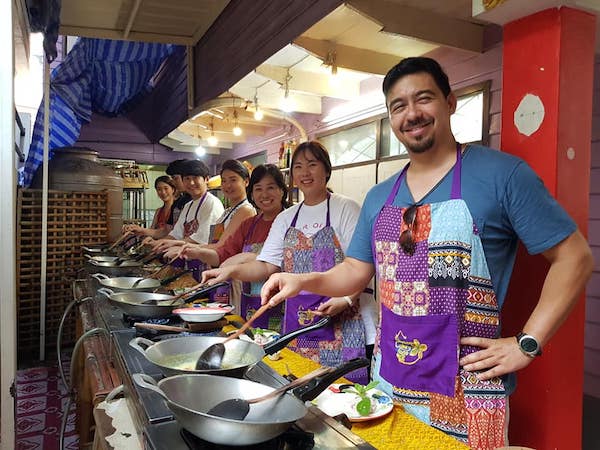 Ray Blakney, online entrepreneur, taking a Cooking class in Thailand